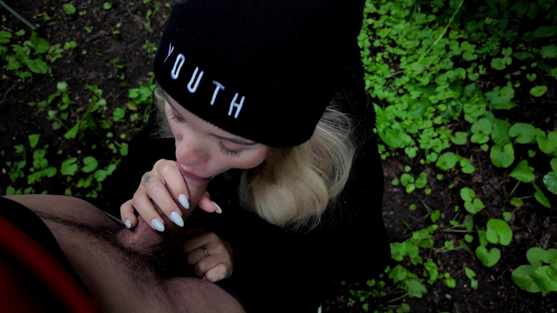 xKeryB: Miluji jízdu - miluji šukání! Ošukaná nevlastní sestra v lese POV