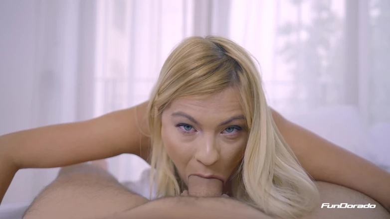 Toliq osishda yalangoch ayollar