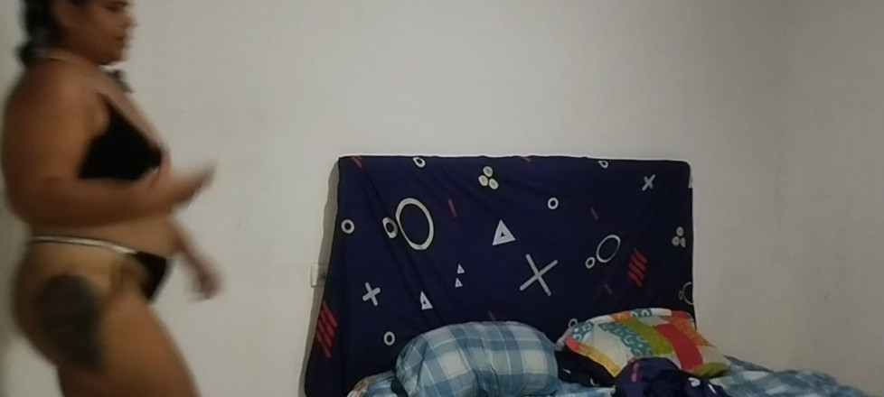 Adribella69: Ze verleidt de vriend van haar man met haar nieuwe...