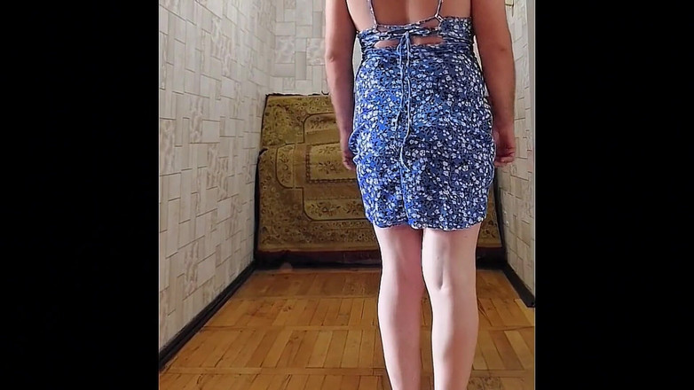 Kitty_Cross: Verbluffende trans-schoonheid die van warm zonlicht geniet door het balkon