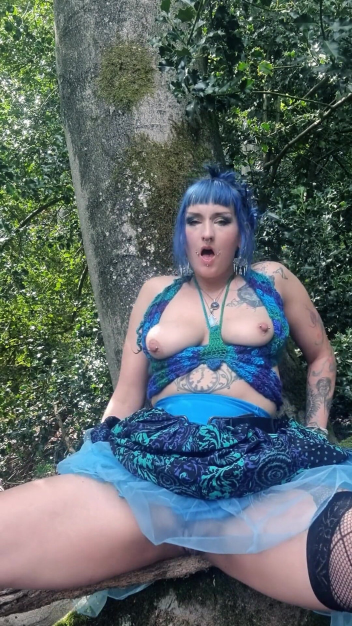 Mania Pigmilk: Butterfly Fairy Spielt Mit Ihrer Muschi Und Versohlt Sich Den...