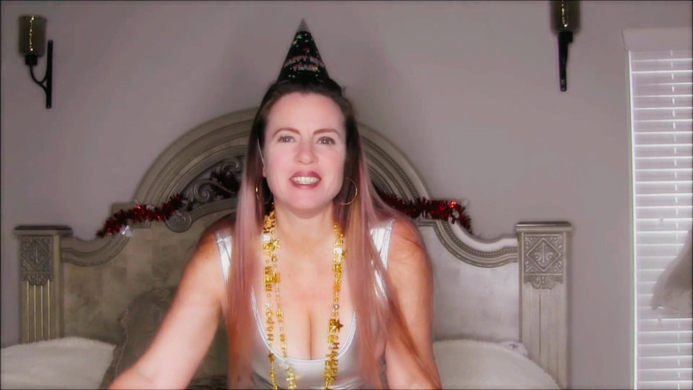 Nikki Nevada: Buon anno 2022! Masturbazione con un cappello da festa con abito...