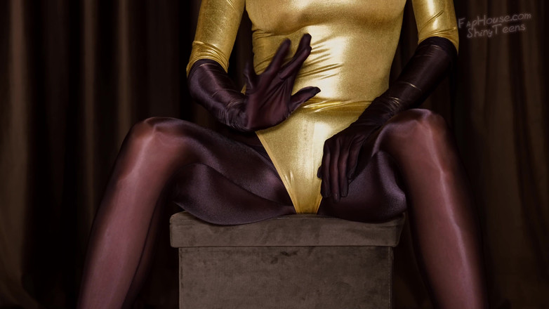 Shiny teens: 870 glanzende bruine spandex panty en goud turnpakje