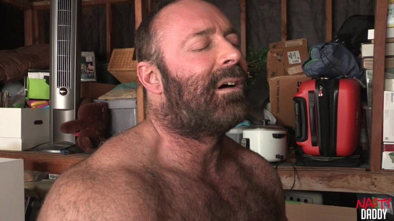 Nasty Daddy: Rizzo cavalga Brad Kalvo