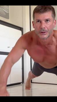 Plank tembusan berotot ketat punch 16 Reps 3 Set