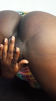 Ebony Petite Teen si hraje se svým sebou
