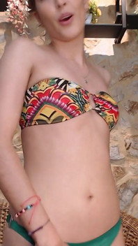Dançando, sexo nu, mostrando buceta