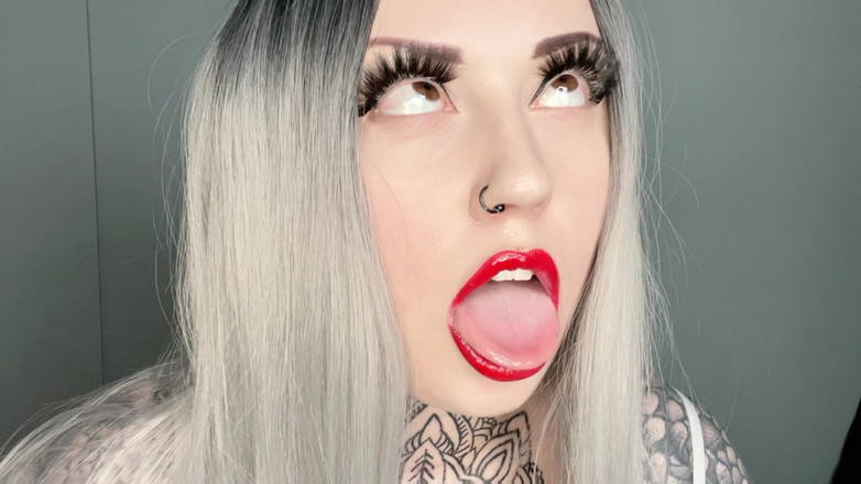 Miss Valentina: Wichsen über mein ahegao-gesicht