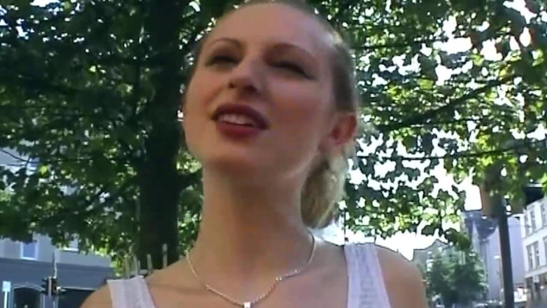 German bitch hunter: Public Blowjob Tease and Sloppy Fingering Explosion