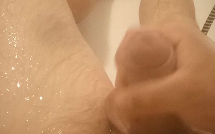 Ronie: Masturbare sexy în baia mea