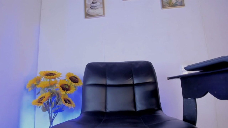 XaraBliz: Xarabliz Stripchat Big Lady Dominant Makes You Adore Her Big...