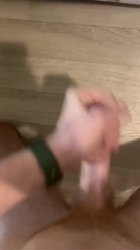 Twink với một boner pulsing khổng lồ. Extremley hứng tình và con cặc nóng bỏng và cơ thể