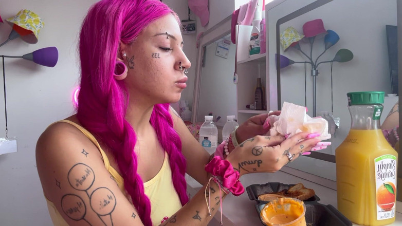 Nali Marie: Mukbang Hot Chicken Spicy Facestuffing Bimbo Overeating Petite Teen Eating...