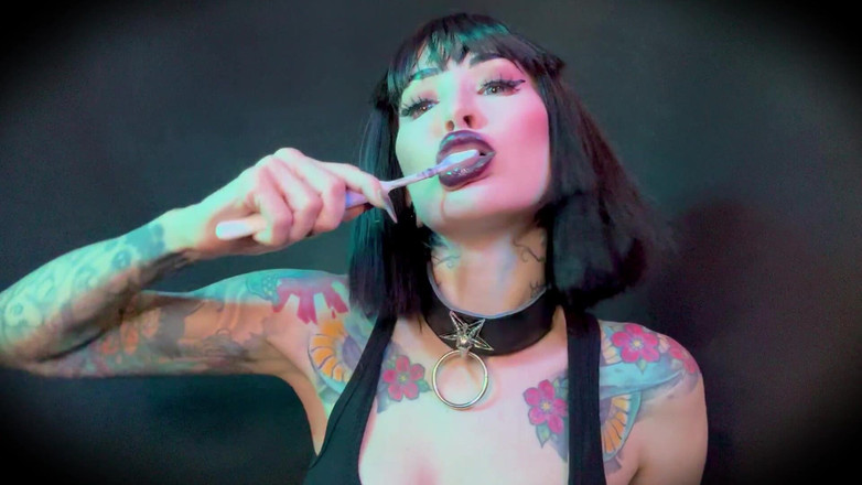 Baal Eldritch: Černá plivka gotické královny: Příběh zubní pasty a čištění zubů - POV