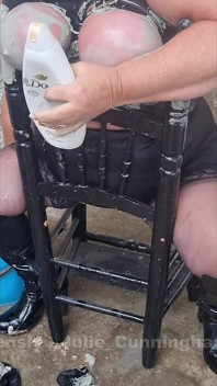 Set021 titten raus und gefesselt mit straps, was Schlamm mit Seife wäscht
