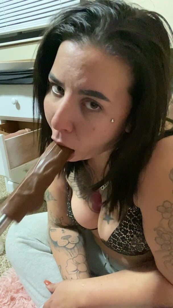 MzKiTTy91: Pawg máy bay bà già thổi kèn ướt át trên con cu...