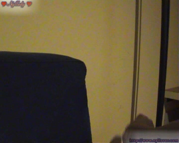 Nyllady: ногами на лампу