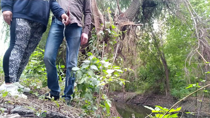 OurFetishLife: MILF-stiefmutter kümmert sich um stiefsohn in der natur