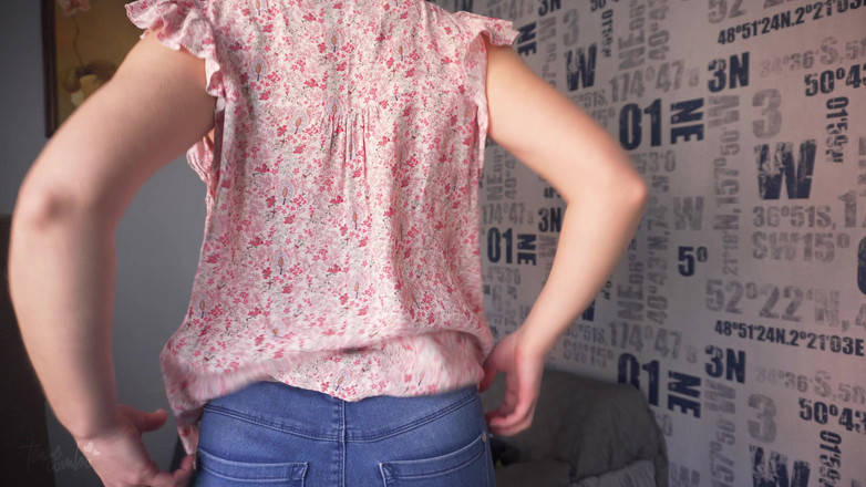 Teasecombo 4K: Matură sexy amatoare încearcă ținutele de lucru în chiloți cu spate complet și tachinează...