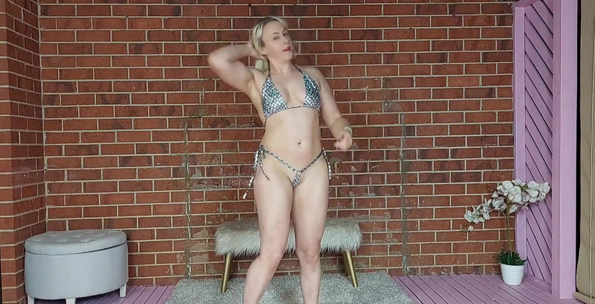 Michellexm: Stripper micro biquíni experimentando