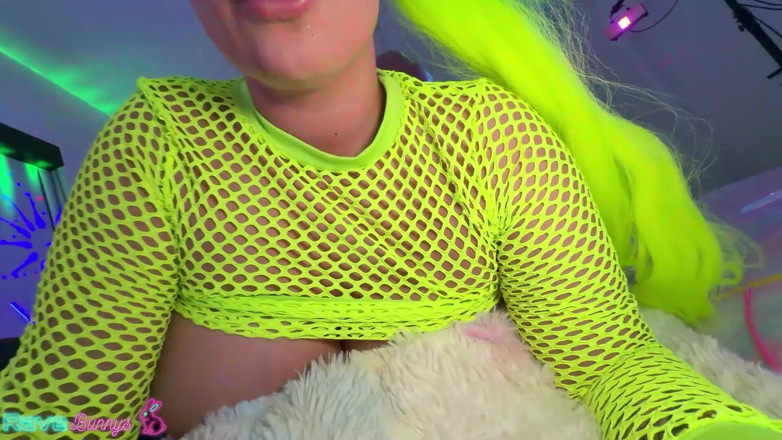 Rave Bunnys: Vivian taylor ngentot kontol besar brian omally dalam posisi misionaris!