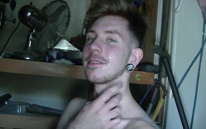 BAREBACK COMMUNITY: 2350 Premier film porno pour un twink français et un...