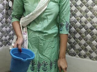 Saara Bhabhi: 인도 미녀 따먹기 엄마 음란한 배다른 아들 집에서 화장실에서 입에 사정 리얼 오르가즘