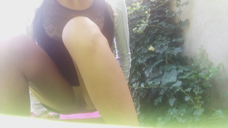 savannahamatoriale: Venkovní! Relax ve veřejné zahradě, bez kalhotek a čůrání na trávu