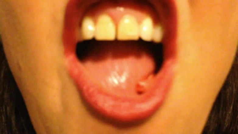 Lily Lipstixxx: お前のバブルを破裂させてやる!