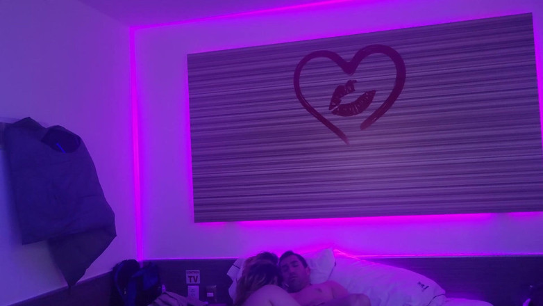 Crystal Phoenix: Facet pieprzy mnie w pokoju hotelowym