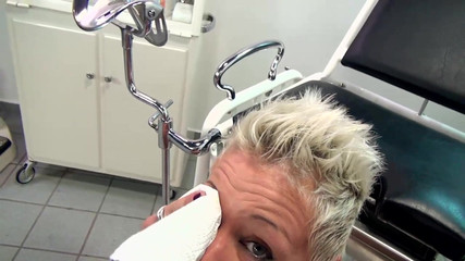 DEUTSCHLAN PORNO XXX: Sarışın Orta Yaşlı Seksi Kadın Çifte Penetrasyon Doktor Muayenesinde Sikişiyor