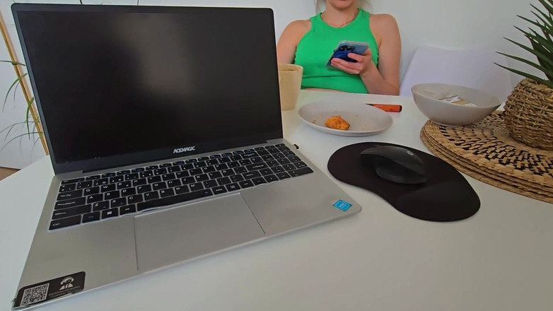 LaraRussian Doll: Am luat micul dejun cu tatăl meu vitreg și m-a prins...