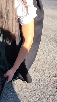 Dirndl dziwka dostaje brudne i tłuste zmiany opon
