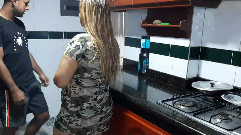 Samara and Javier: Kakak Tiri Saya Menjulurkan Jari-Jarinya Dan Lidahnya Di Vagina Basah...