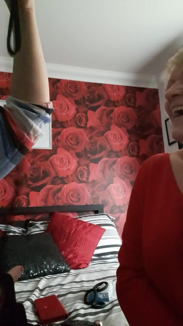 Uk Joolz: Sahibe Susan ve Joolz mikro penisiyle alay etti