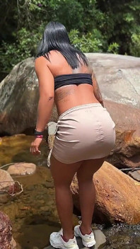 Il mio fratellastro mi porta al fiume e lo scopo all'aperto con il mio culo grosso - Sayafit