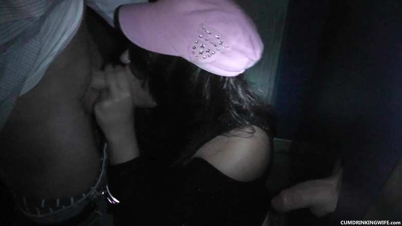 Cumdrinking Wife: Gloryhole Gangbang - epizoda 2