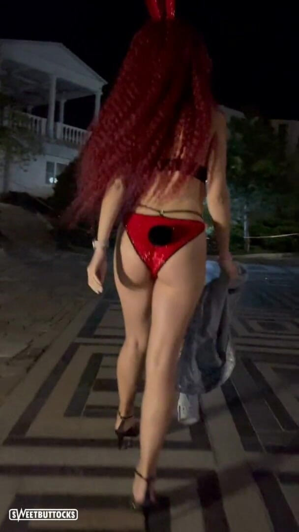 Sweet Buttocks: Una passeggiata in strada e un pompino leggero ad uno...