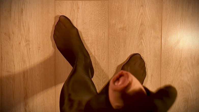 Julie Shine: Air mani tebal pada pantyhose hitam berkilat saya