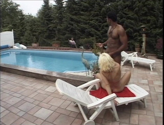 MMV films - The Original: Alb-negru penetrat dublu în cur futându-se în grădină