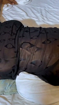 Un Prof De Gym a Fait Squirter Cette Grosse Chatte