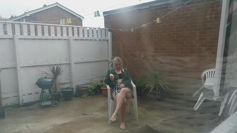 Ripley sweet studio: Ripley Striptis Dan Pancut Mani Di Luar Rumah