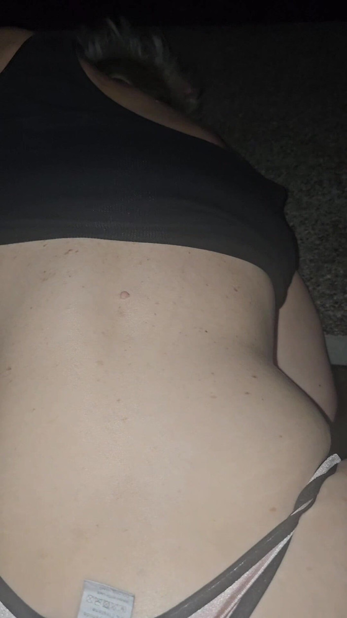 Sofy13: Um Estranho Me Pega Acariciando Minha Buceta E Me Fode...