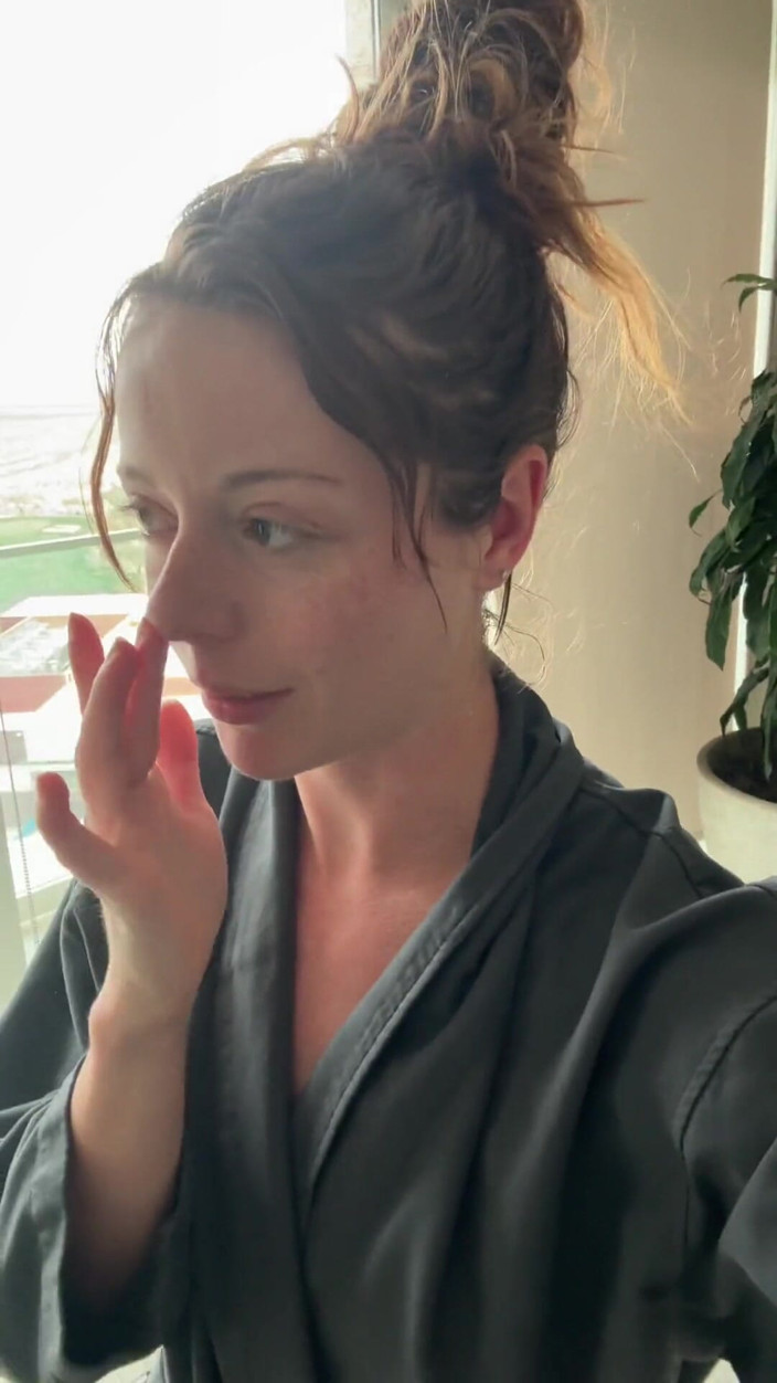 Nadia Foxx: Ich benutze mein Üppiges, um in der Dusche im Spa zu...