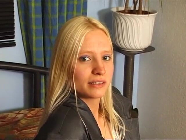German Classic Porn videos: Інес, німецька блондинка, пікап на відкритому повітрі