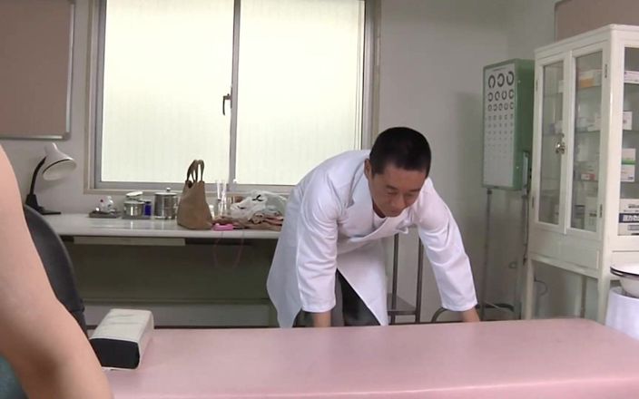 JAPAN IN LOVE: Їй подобається сцена кремпаю - 3_pretty струнка японка розважається з кремпаєм в кабінеті лікаря