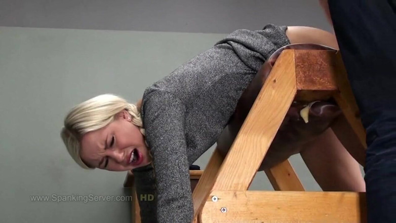 Spanking Server: Lola ass hot whip
