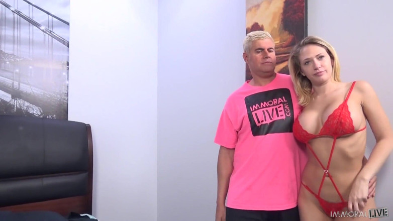 Immoral Live: Kagney Linn Karter ha l'orgasmo più intenso della sua vita!