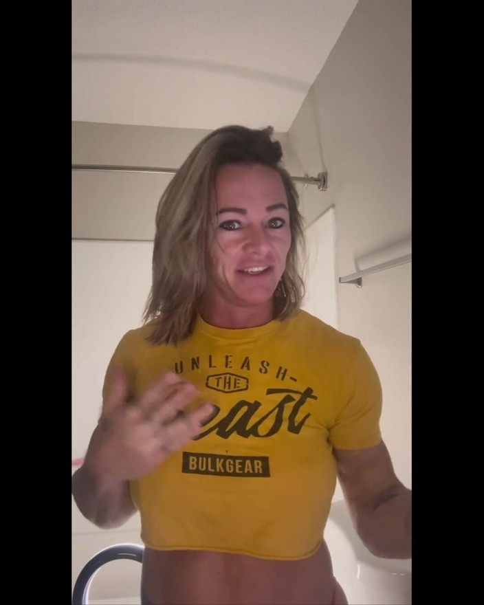 Simone Steele: Sarkma serisi bölüm bir