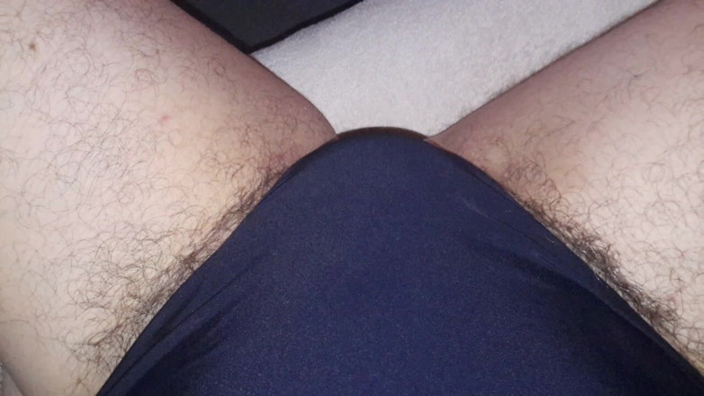 Smalldick233: स्विमसूट में कठिन